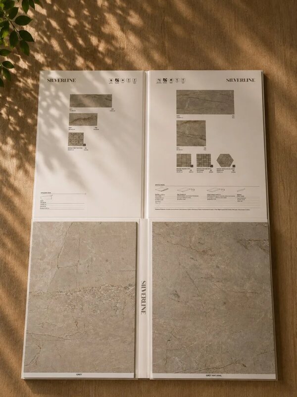 Geopende Silverline fabrieksmonstermap met tegelstalen