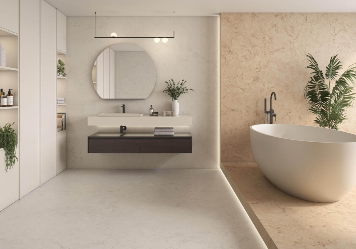 Perlino Bianco en Perlino Rosa in een lichte badkamer